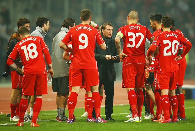 Liverpool manager Brendan Rodgers talks to his players