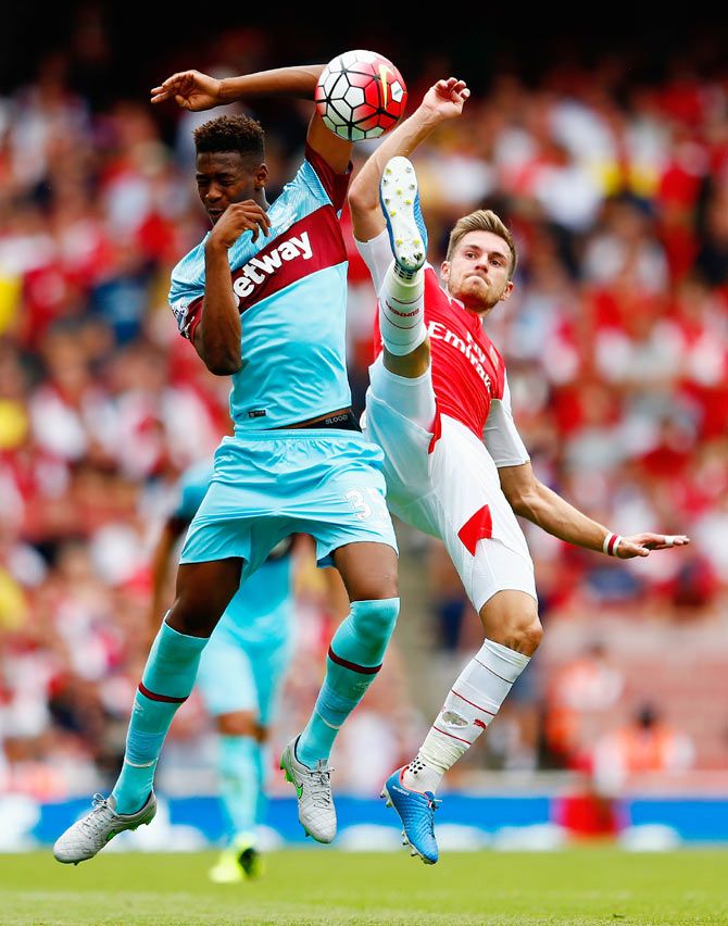 West Ham United's Reece Oxford and Arsenal's Aaron Ramsey battle for the ball