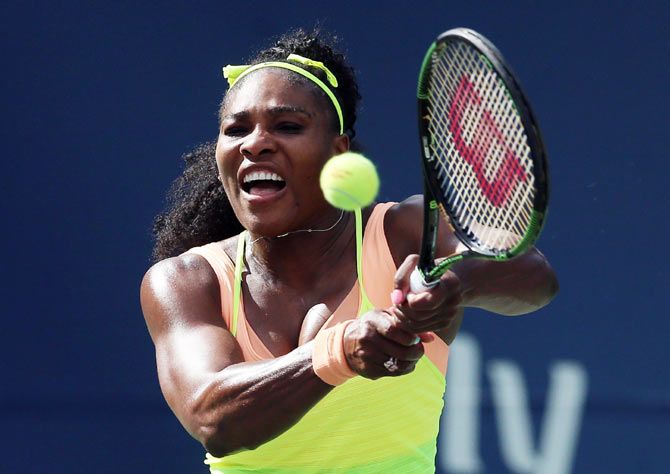 Serena Williams plays a forehand against Flavia Pennetta