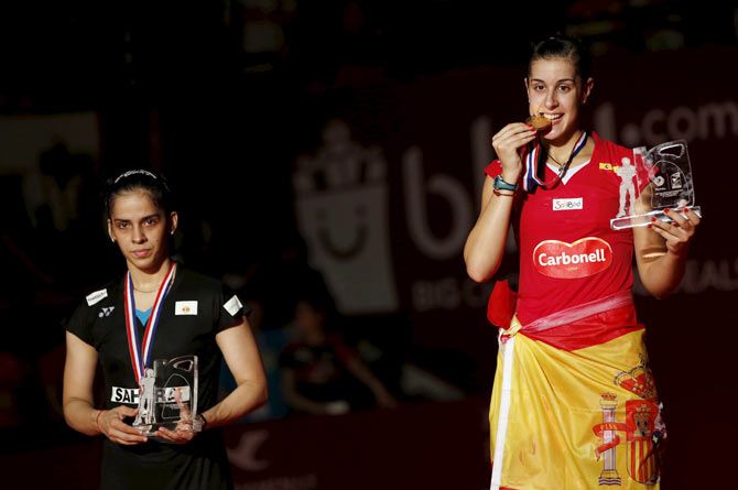 Spain's Carolina Marin (right) and India's Saina Nehwal (left) pose for photos during the trophy presentation at the BWF World Championships in Jakarta, Indonesia on Sunday