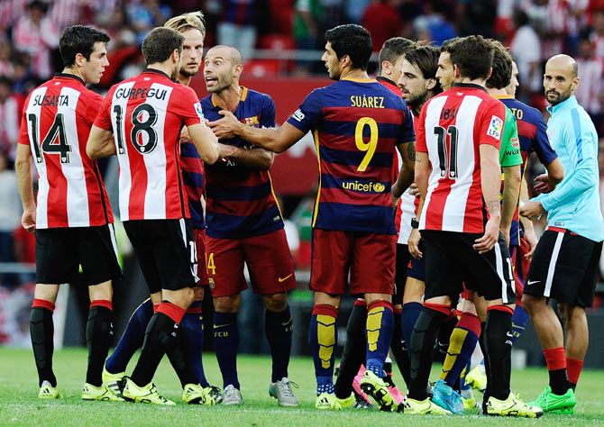 FC Barcelona's Javier Mascherano has a word with Athletic Bilbao's Carlos Gurpegi at the end of their match