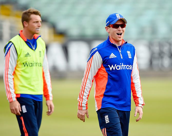 England captain Eoin Morgan raises a smile as wicketkeeper Jos Buttler (l) looks on