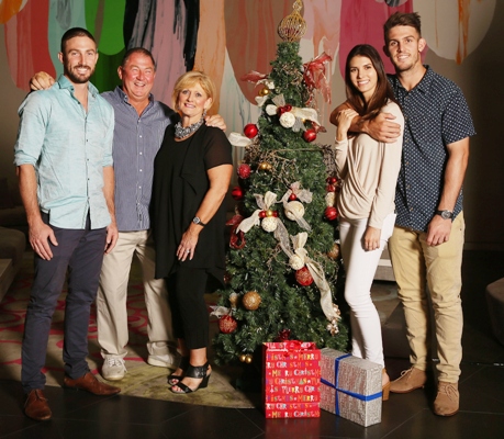 Shaun Marsh (left) poses with family 
