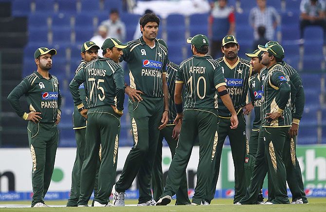 Mohammad Irfan of Pakistan celebrates with teammates after picking a wicket