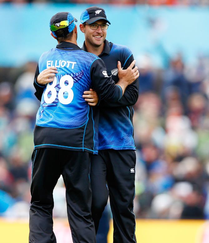 Daniel Vettori celebrates a wicket against Sri Lanka