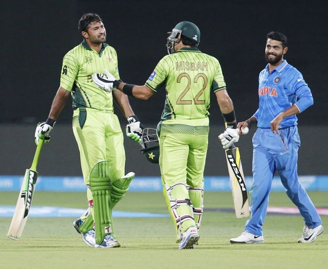 Pakistan skipper Misbah ul Haq, centre, speaks to fellow batsman Sohail Khan