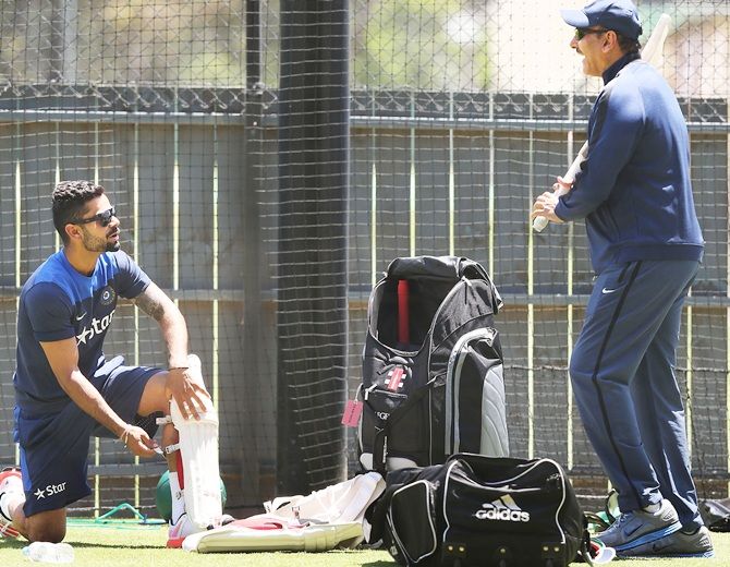 Virat Kohli talks to India Director of Cricket Ravi Shastri
