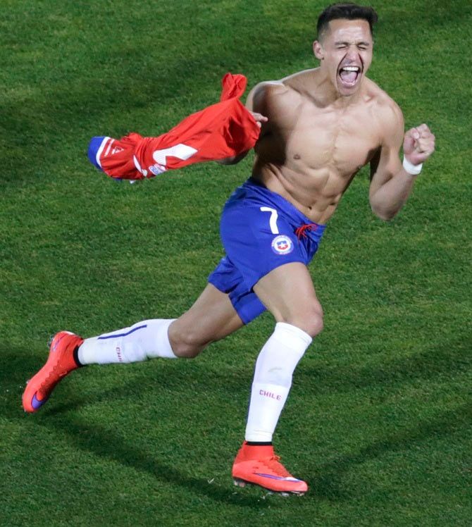 Chile's Alexis Sanchez celebrates after scoring the winning penalty to defeat Argentina in the Copa America final on July 4
