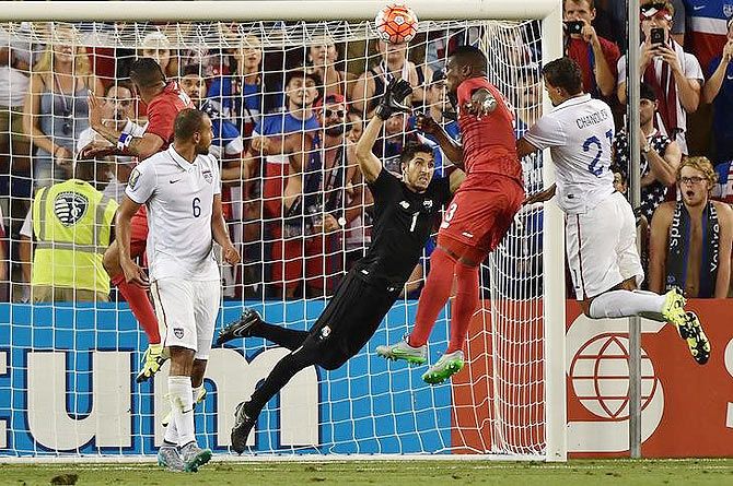  Panama goal keeper Jaime Penedo (1) makes a save against USA forward Timmy chandler (21) in the second half during CONCACAF Gold Cup group play at Sporting Park in Cansas