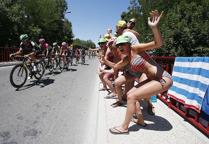 Fans cheers the pack of riders during the 201-km (124 miles) 16th stage of the 102nd Tour de France cycling race from Bourg-de-Peage to Gap, France on July 20