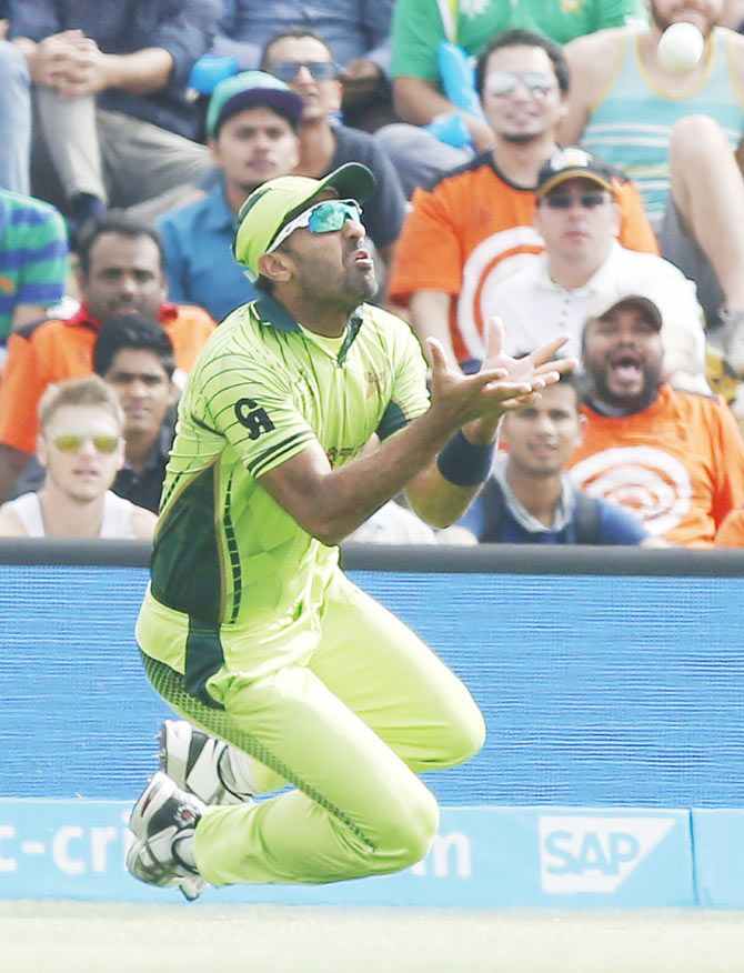 Pakistan's Wahab Riaz lines up a catch to dismiss Chris Gayle of the West Indies during their match in Christchurch on February 21