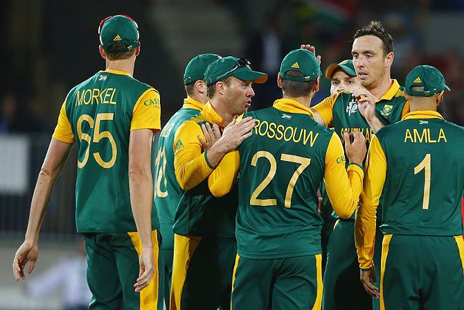 Kyle Abbott celebrates with teammates after taking the wicket of Kevin O'Brien of Ireland 