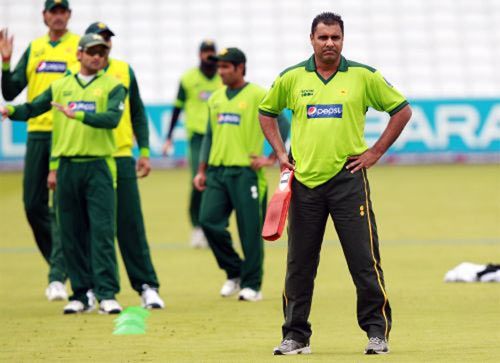Waqar Younis leads the Pakistan team during a training session.