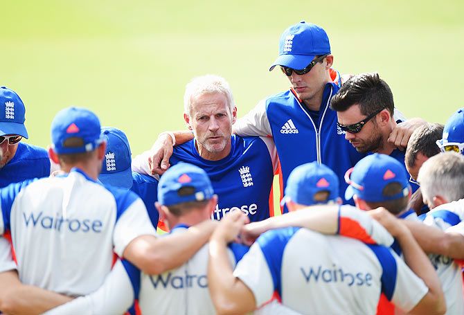 England coach Peter Moores talks to the players before an England nets session at Sydney Cricket Ground on Wednesday
