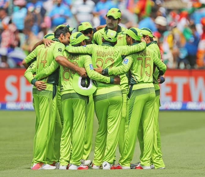 Pakistan players in a huddle