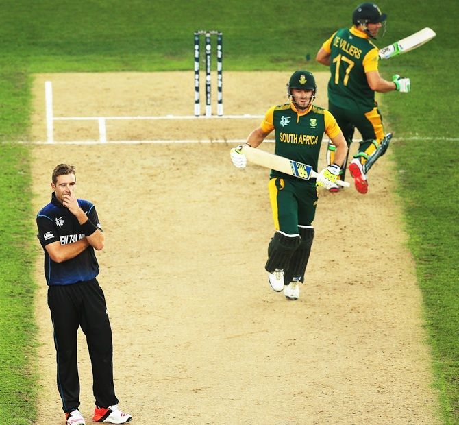 Tim Southee looks on as David Miller and A B de Villiers take a run. Photograph: Hannah Peters/Getty Images