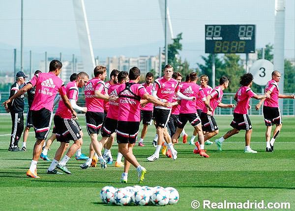 Real Madrid players go through the paces at a training session