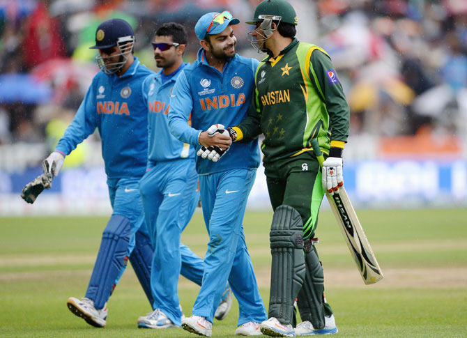 Virat Kohli congratulates Pakistan's Misbah-ul Haq during a match