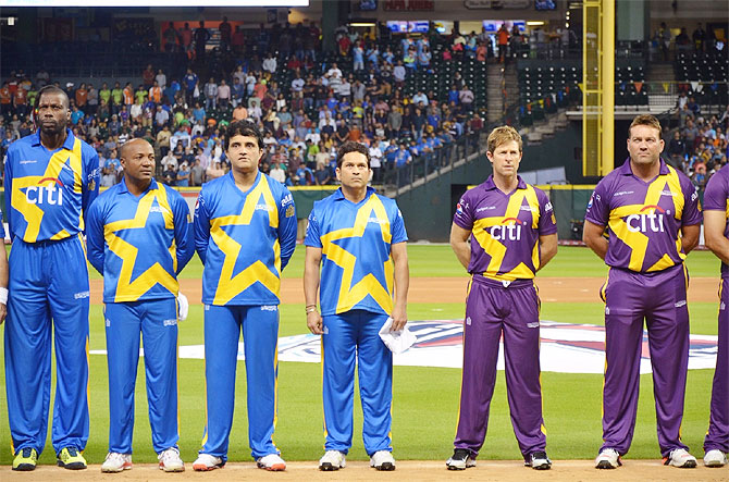 Courtney Walsh, Brian Lara, Sourav Ganguly, Jonty Rhodes and Jacques Kallis before the commencement of Game 2 of Cricket All-Stars in Houston, Texas on Thursday