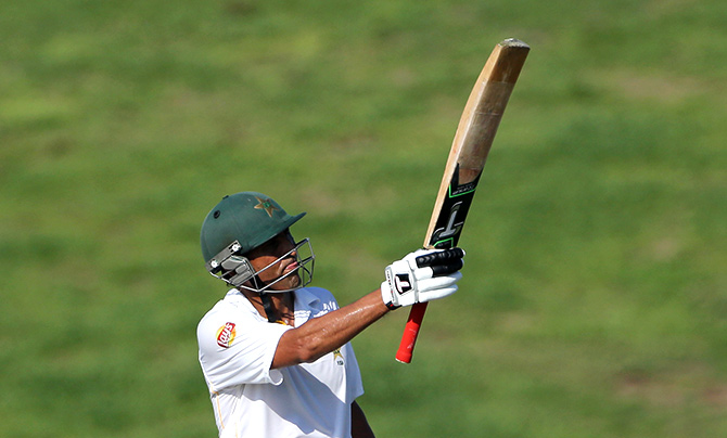 Pakistan's Younis Khan raises his bat after becoming Pakistan's leading Test run scorer 