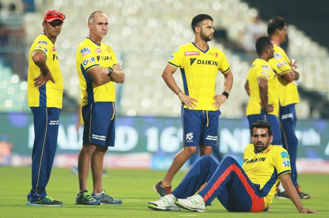 Delhi Daredvils' coach Rahul Dravid with his deputy Paddy Upton and players JP Duminy and Zaheer Khan during a warm-up session