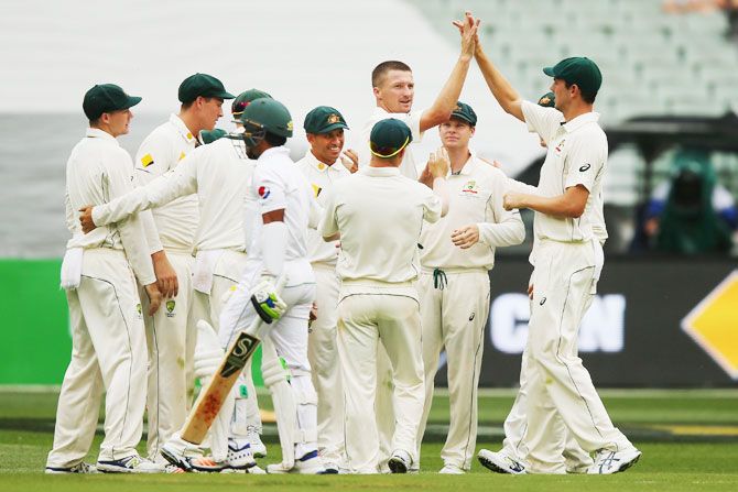 Australia's Jackson Bird celebrates the wicket of Pakistan's Asad ShafiqAsad Shafiq