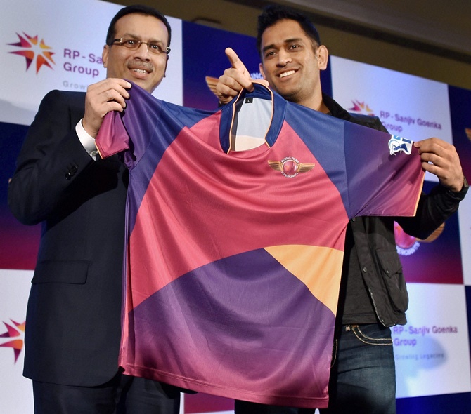 Mahendra Singh Dhoni, right, unveils the jersey of new IPL team Rising Pune Supergiants with Sanjiv Goenka 