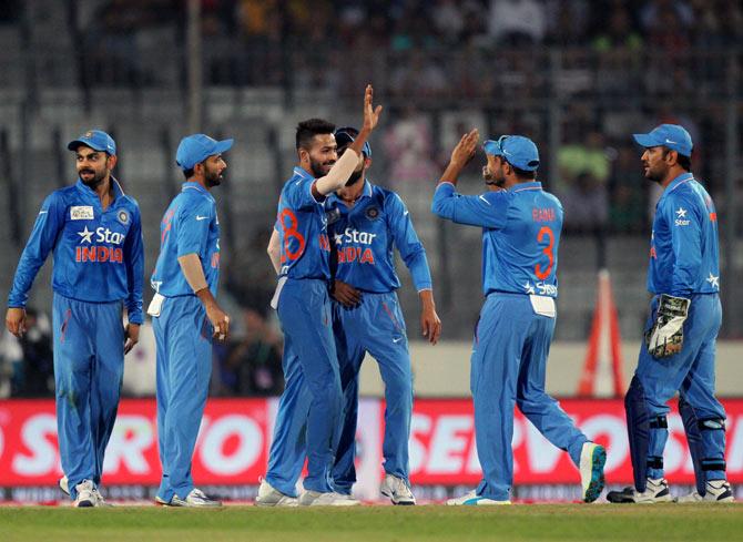 Indian players celebrate the wicket 