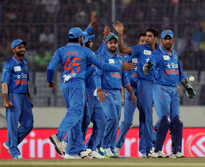  India celebrate the wicket  