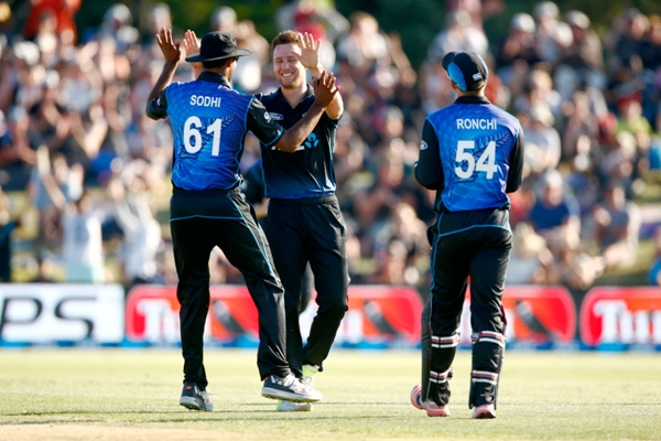 Matt Henry of New Zealand celebrates his wicket of Dushmantha Chameera of Sri Lanka 