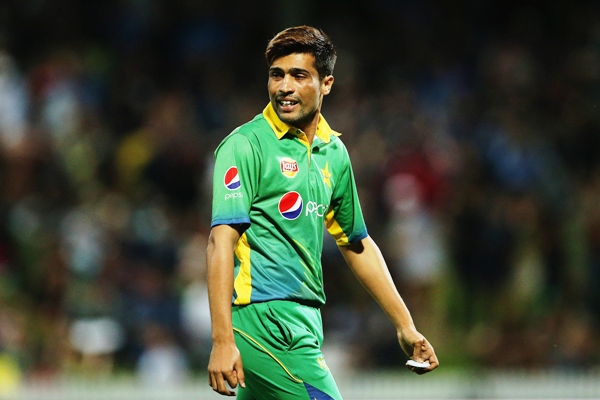 Mohammad Amir of Pakistan prepares to bowl 
