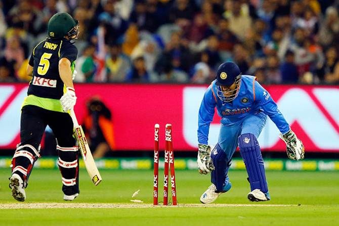 Aaron Finch is run out by Mahendra Singh Dhoni