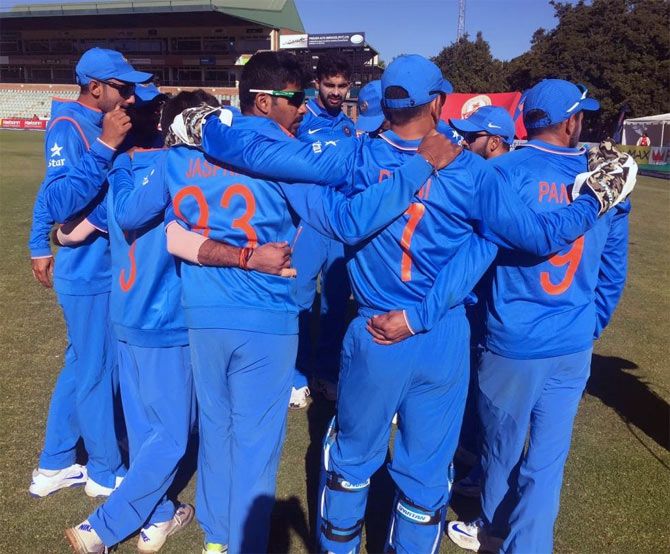 India's young player in a huddle