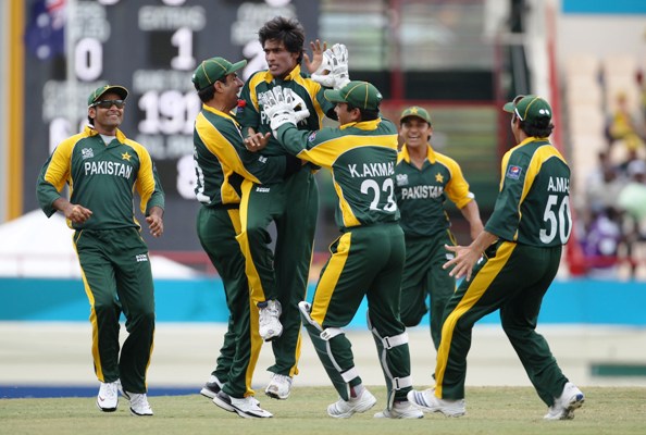 Mohammad Aamir of Pakistan celebrates taking an Australian wicket