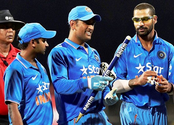 Captain MS Dhoni with teammates 