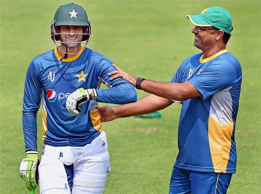 Pakistan coach Waqar Younis shares a light moment with Shoaib Malik during their training session 