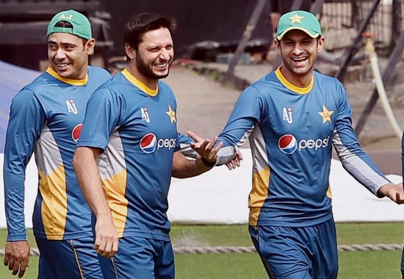 Pakistan captain Shahid Afridi with his teammate Shoaib Malik at a practice session 
