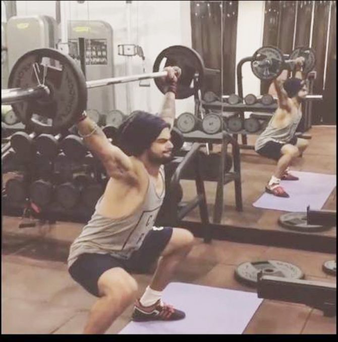 Virat does weight-lifting in his home gym