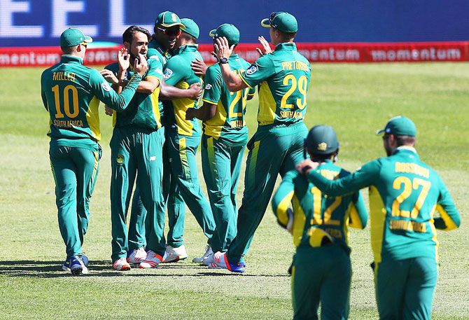 South Africa players celebrate the wicket of Australia's Aaron Finch during the 3rd ODI