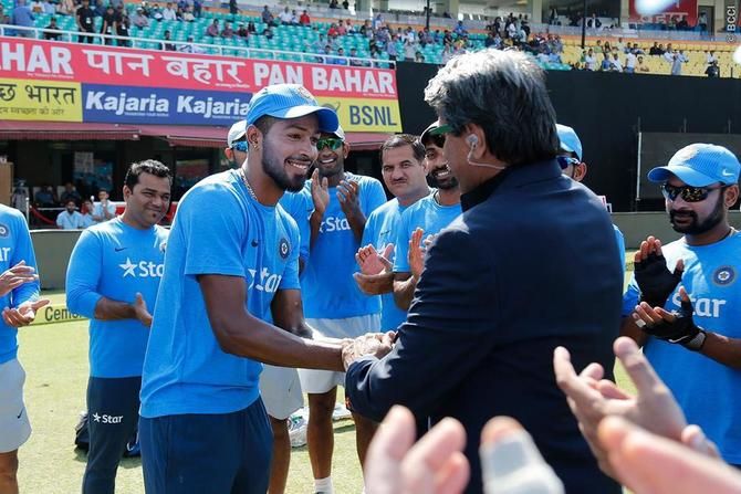 Hardik Pandya received his ODI cap from Kapil Dev before the 1st one-dayer against New Zealand on October 16