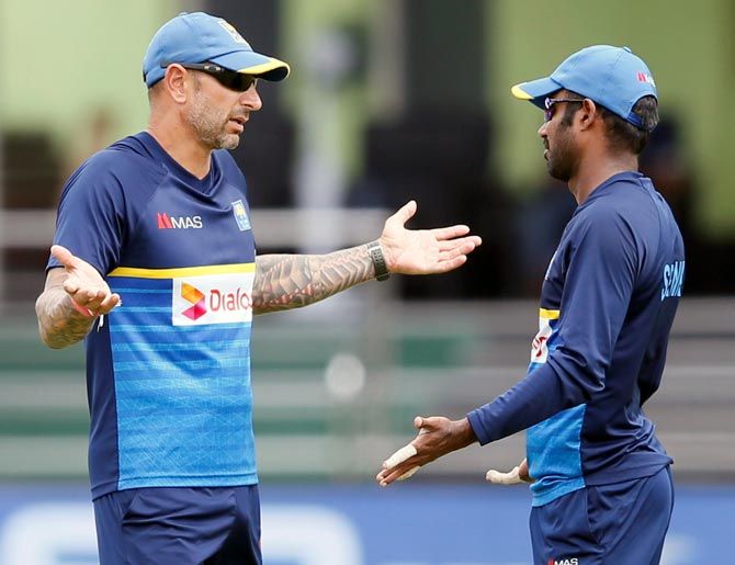 Sri Lanka coach Nic Pothas, left, speaks to captain Upul Tharanga