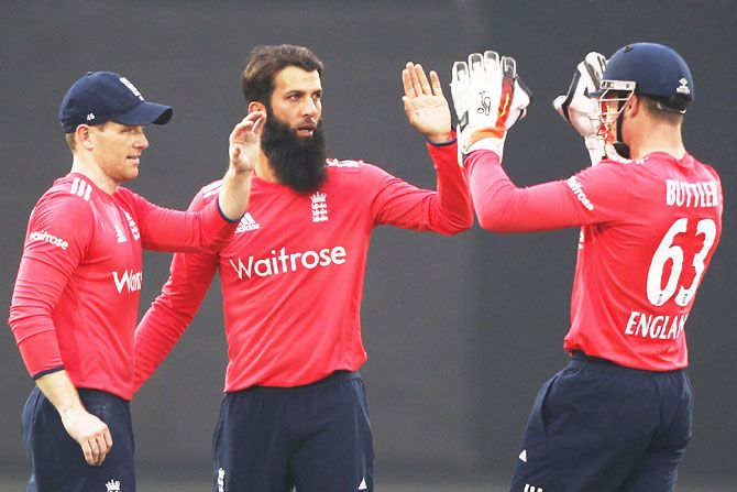 England's Moeen Ali celebrates with teammates after snaring the wicket of India captain Virat Kohli
