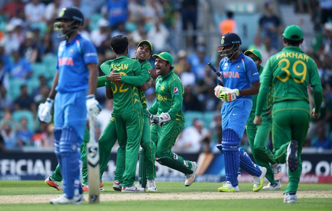 Pakistan celebrate after Hasan Ali dismissing India's Ravichandran Ashwin