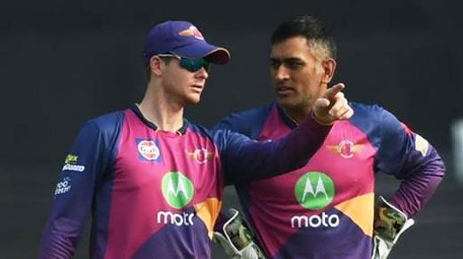 Rising Pune Supergiant captain Steve Smith discusses field setting with senior teammate Mahendra Singh Dhoni