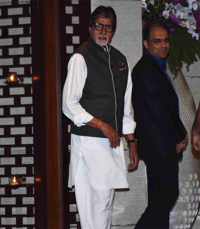 Amitabh Bachchan arrives at the venue