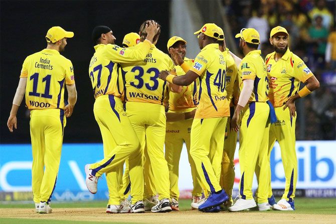 CSK players celebrate with Shane Watson after picking a wicket