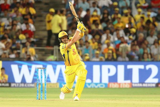 Shane Watson hammers the bowling while making 78 off 40 deliveries
