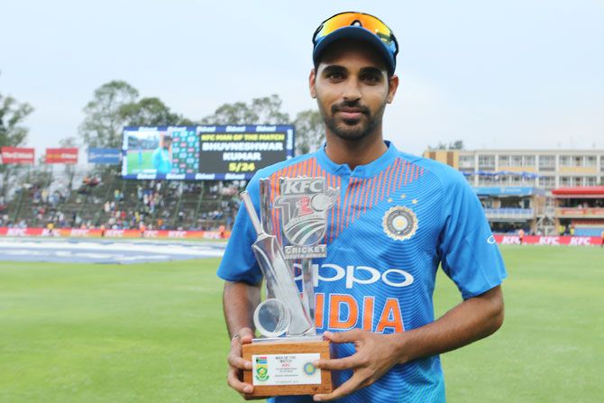 Bhuvneshwar Kumar with his man-of-the-match award for his brilliant figures of 5 for 24 in the 1st T20 International at the Wanderers Stadium in Johannesburg on Sunday
