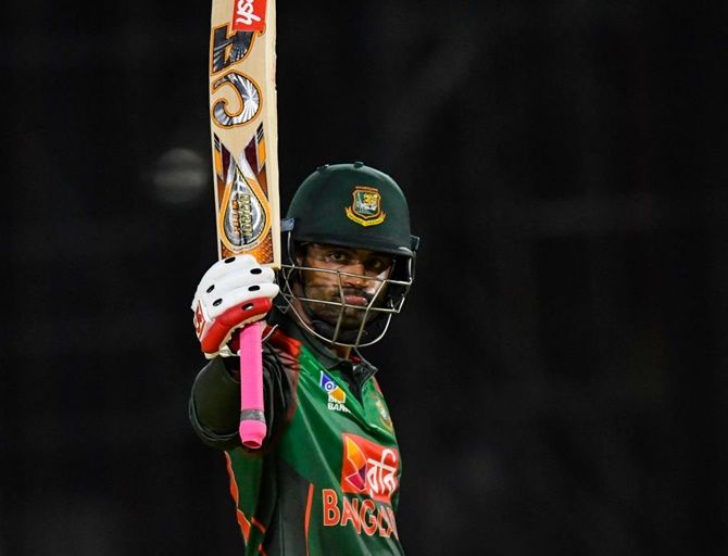 Bangladesh opener Tamim Iqbal came out to bat despite having retired hurt with a fractured wrist