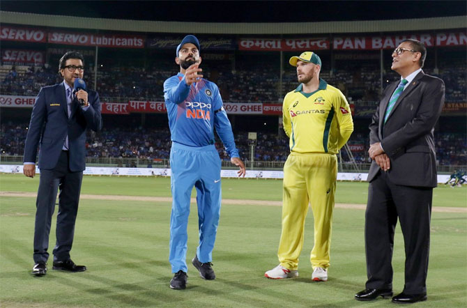 India captain Virat Kohli wearing a black arm band with Aaron Finch at the toss